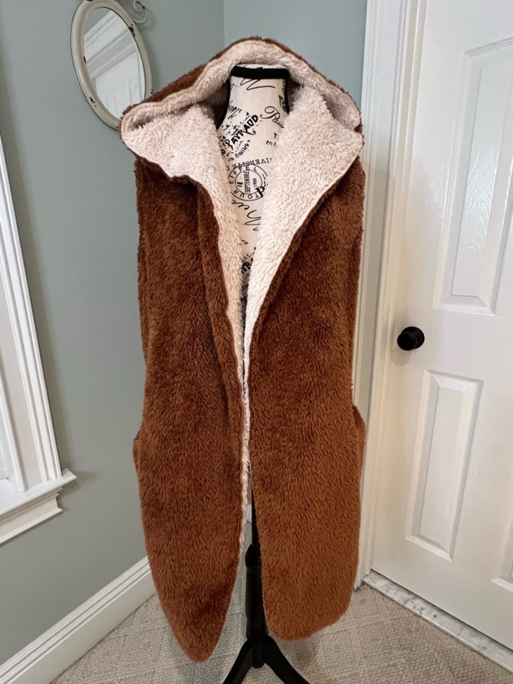 Maverick Brown & Cream Fuzzy Long Hooded Vest | Size M  | Like New